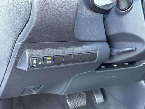 Used 2025 Toyota Corolla LE image 9