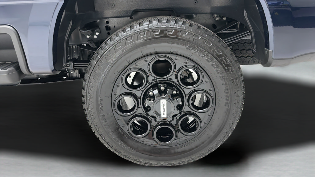 Used 2025 Ford F350 Lariat w/ Black Appearance Package AWD/4WD image 8