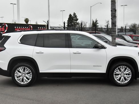 Used 2024 GMC Acadia Elevation image 9