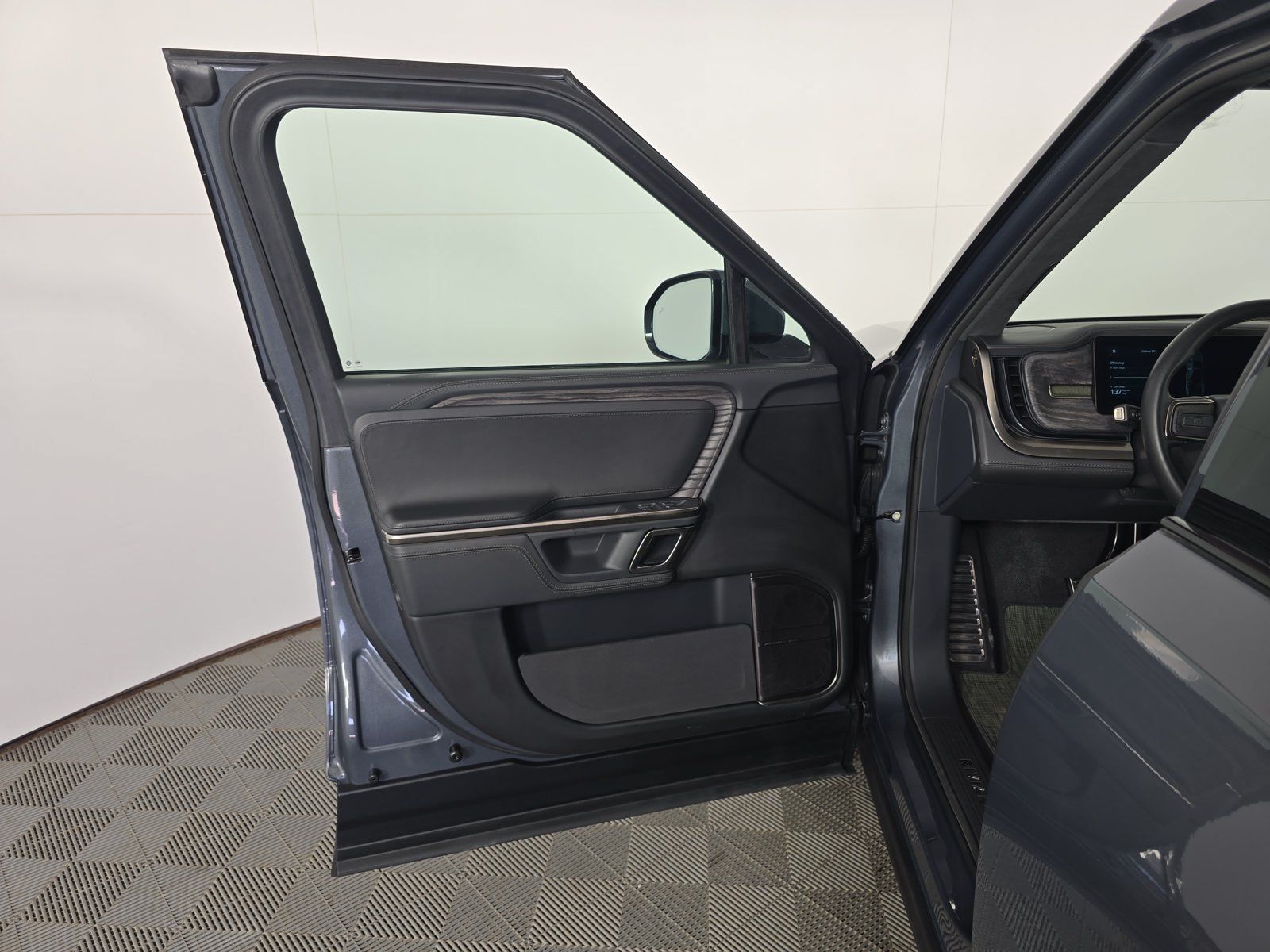 Used 2022 Rivian R1T Launch Edition AWD/4WD image 16