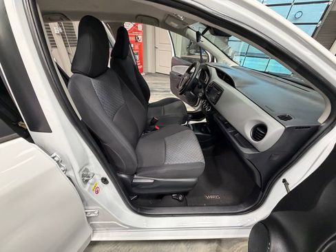 Used 2017 Toyota Yaris L image 36