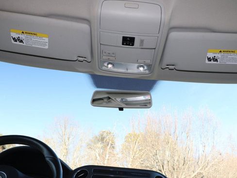 Used 2013 Volkswagen Tiguan S image 27