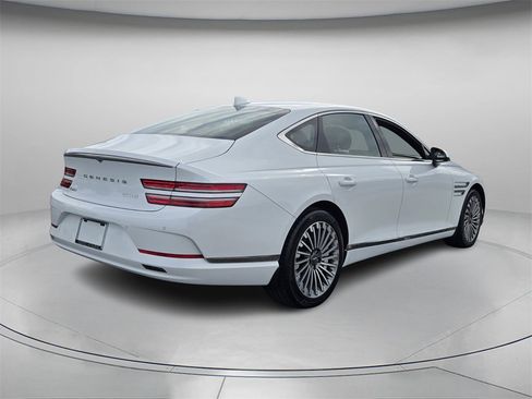 Used 2024 Genesis G80 image 8