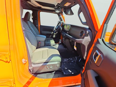 New 2026 Jeep Gladiator Mojave AWD/4WD image 18