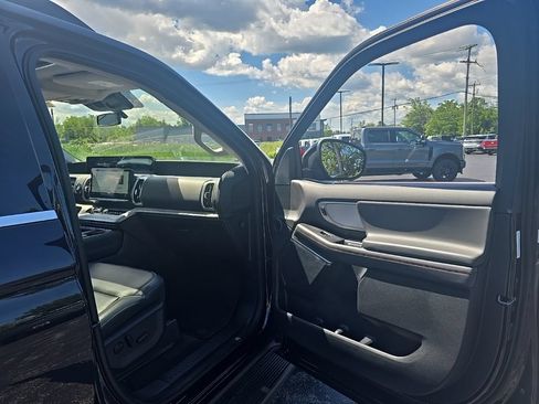 Used 2025 Ford Expedition Active AWD/4WD image 44