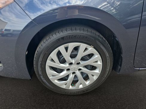 Used 2017 Toyota Corolla LE FWD image 38