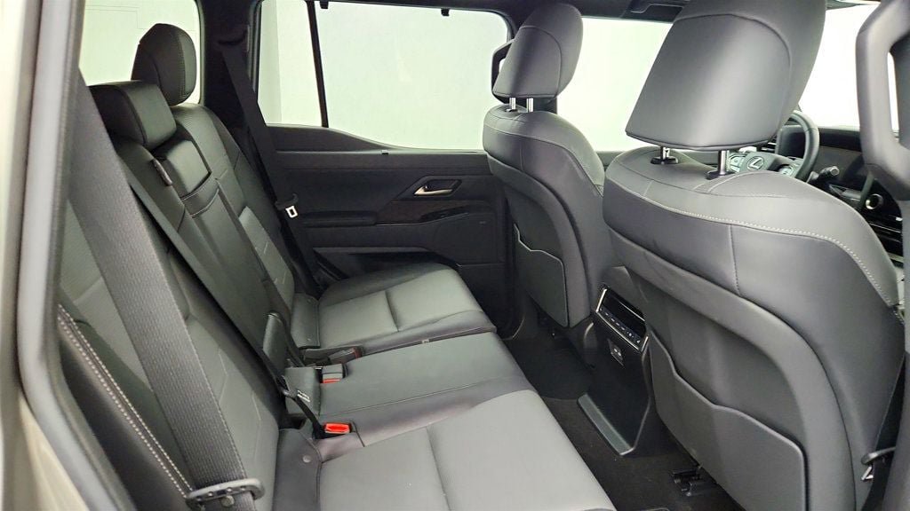 Used 2024 Lexus GX 550 w/ Cold Area Package AWD/4WD image 22