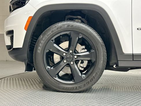 Used 2025 Jeep Grand Cherokee L Altitude AWD/4WD image 17