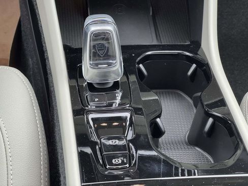 New 2026 Volvo XC40 B5 Ultra w/ Protection Package Premier AWD/4WD image 6