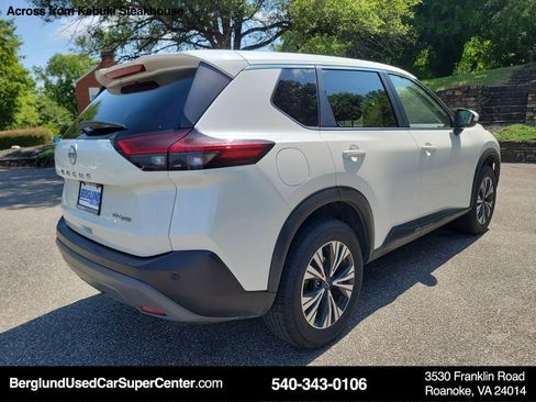 Used 2023 Nissan Rogue SV image 4