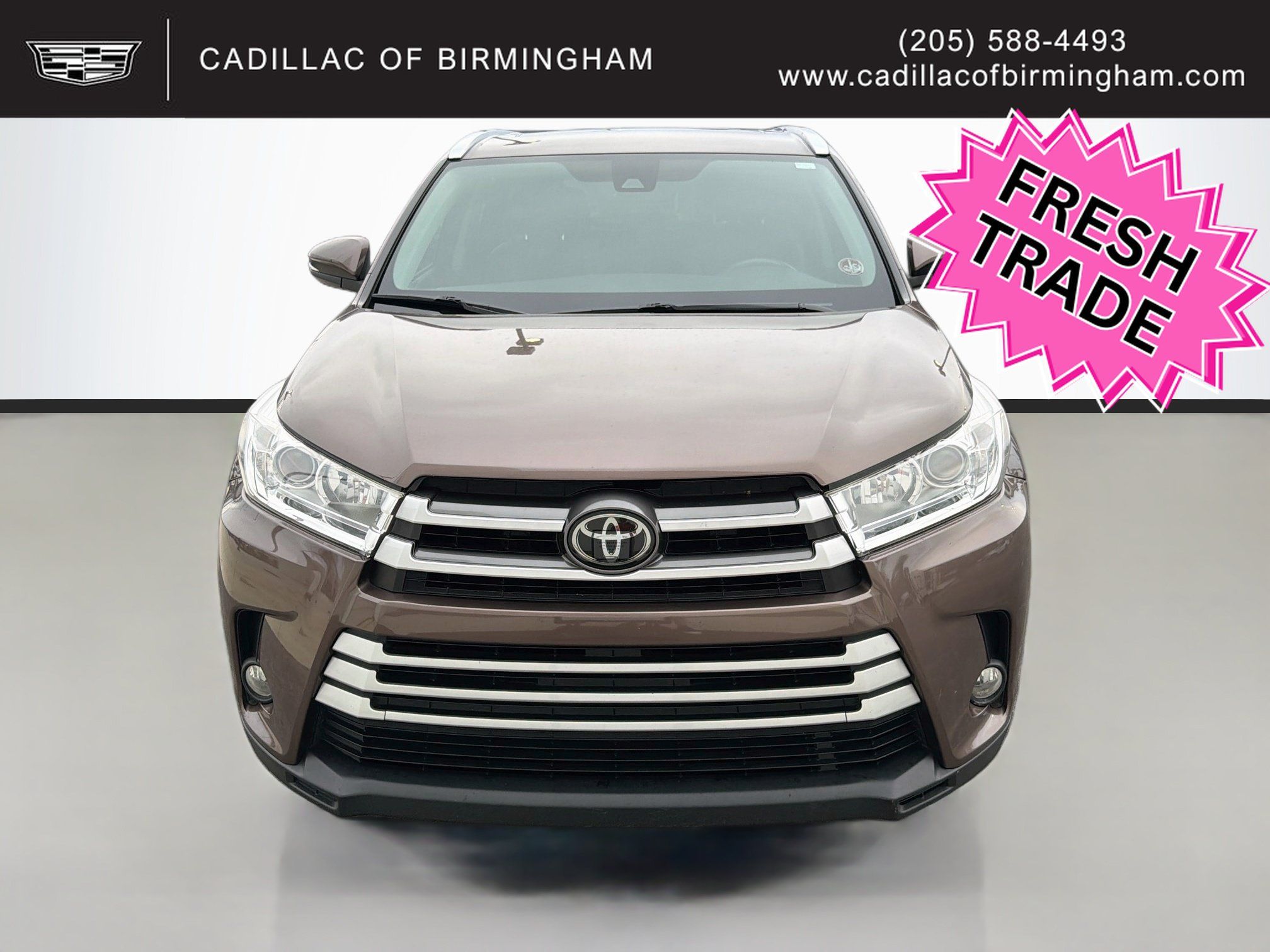 Used 2017 Toyota Highlander XLE FWD image 2