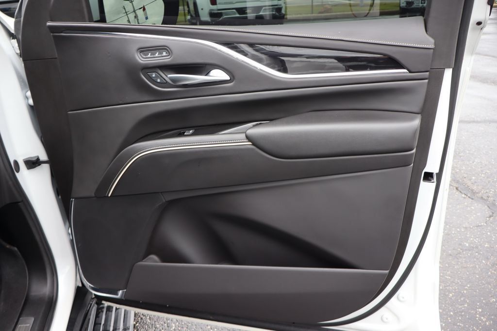 Used 2024 Cadillac Escalade ESV V AWD/4WD image 40