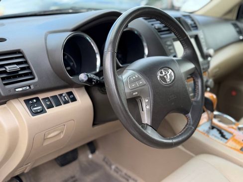 Used 2010 Toyota Highlander Limited AWD/4WD image 7