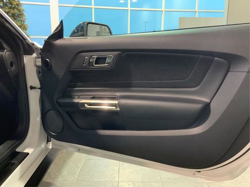 Used 2016 Ford Mustang Shelby GT350 w/ Technology Package image 21