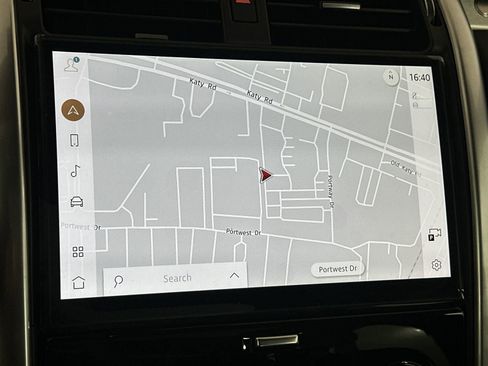 Used 2025 Land Rover Discovery Dynamic SE image 26