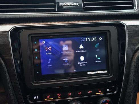 Used 2018 Volkswagen Passat 2.0T SE image 36