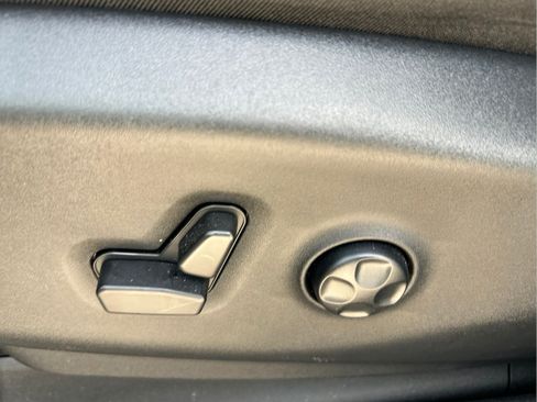 Used 2025 Chrysler Pacifica Select FWD image 26