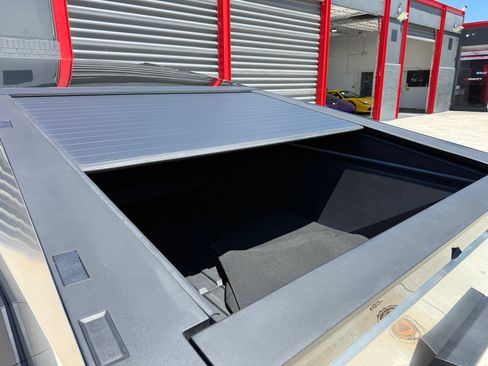 Used 2025 Tesla Cybertruck AWD Crew Cab image 16