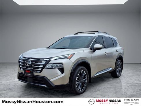 Used 2025 Nissan Rogue Platinum FWD image 4