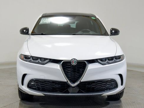 Used 2024 Alfa Romeo Tonale Ti w/ Premium Interior Package image 12