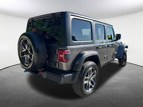 Used 2024 Jeep Wrangler Unlimited w/ Convenience Group AWD/4WD image 14