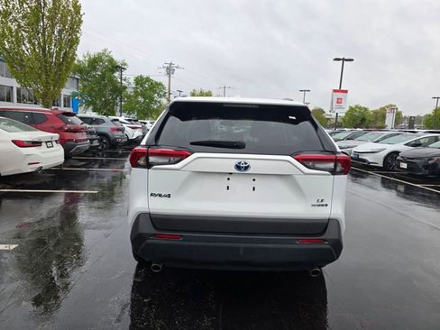 Certified 2024 Toyota RAV4 LE AWD/4WD image 5