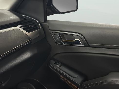 Used 2019 Chevrolet Suburban Premier AWD/4WD image 13