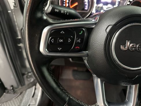 Used 2018 Jeep Wrangler Unlimited Sahara AWD/4WD image 17