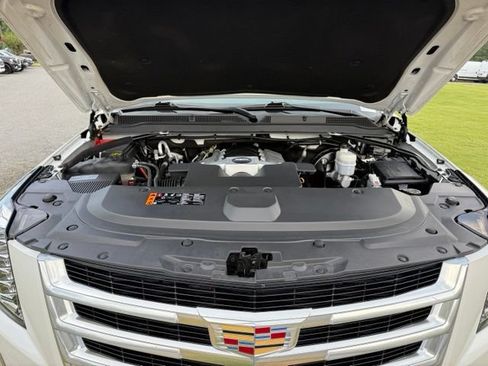 Used 2020 Cadillac Escalade Premium Luxury AWD/4WD image 34