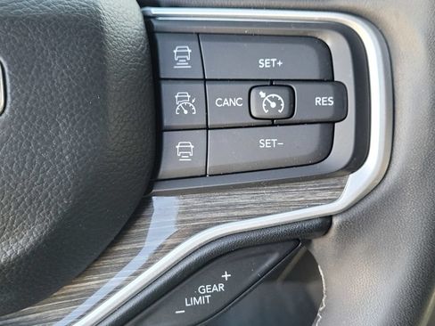 Used 2022 Jeep Wagoneer Series II AWD/4WD image 24