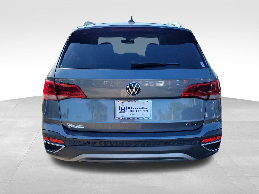 Used 2024 Volkswagen Taos SEL AWD/4WD image 8