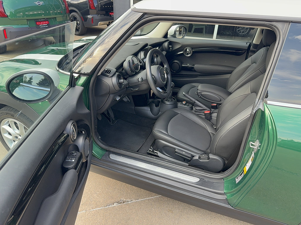 Used 2021 MINI Cooper 2-Door Hardtop FWD image 5