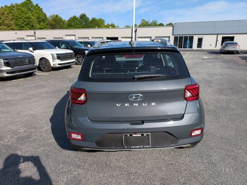 Used 2023 Hyundai Venue Limited w/ Cargo Package FWD image 6