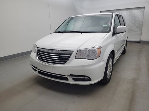 Used 2016 Chrysler Town & Country Touring image 15