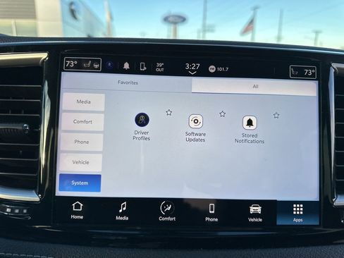 Used 2023 Chrysler Pacifica Touring-L image 47