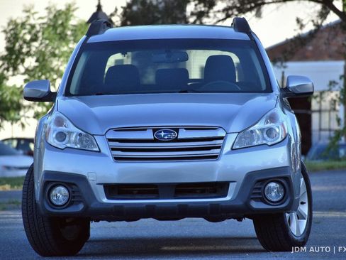 Used 2013 Subaru Outback 2.5i Premium AWD/4WD image 3