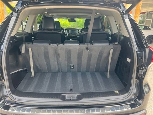 Used 2019 Toyota Highlander XLE AWD/4WD image 12