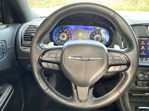 Used 2023 Chrysler 300 C image 15