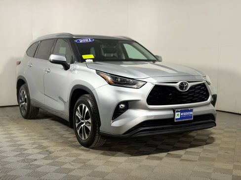 Used 2021 Toyota Highlander XLE AWD/4WD image 9