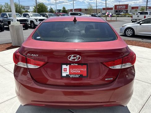 Used 2011 Hyundai Elantra Limited w/ Premium Pkg 5 FWD image 4