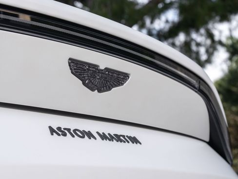 Used 2021 Aston Martin V8 Vantage Coupe image 28