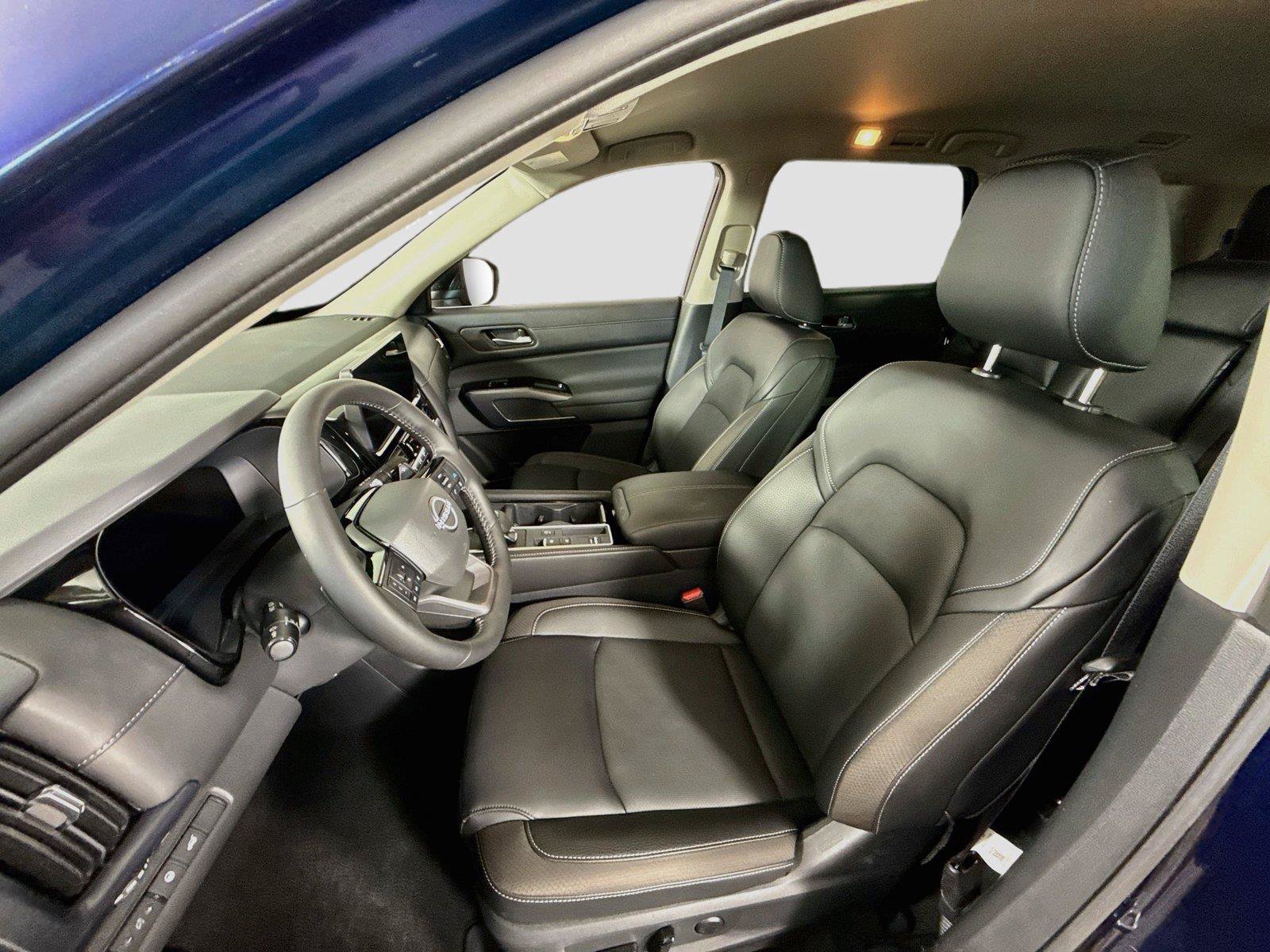 Used 2026 Nissan Pathfinder SL FWD image 14