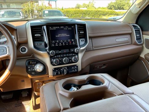 Used 2021 RAM 1500 Laramie AWD/4WD image 8