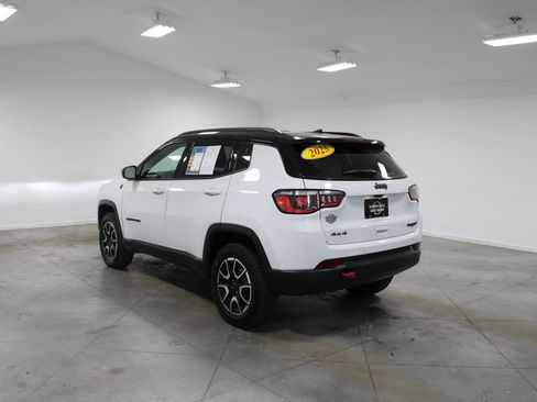 Used 2025 Jeep Compass Trailhawk AWD/4WD image 7