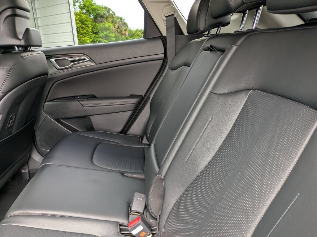 Certified 2026 Kia Sportage EX w/ EX Panorama Roof Package FWD image 19