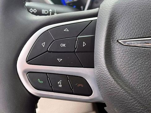 Certified 2023 Chrysler Pacifica Touring-L FWD image 21