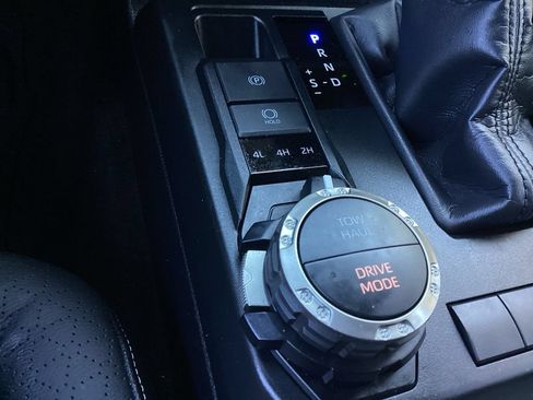 Used 2025 Toyota 4Runner SR5 AWD/4WD image 18