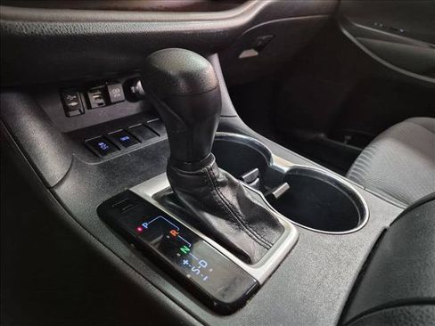 Used 2019 Toyota Highlander LE FWD image 12