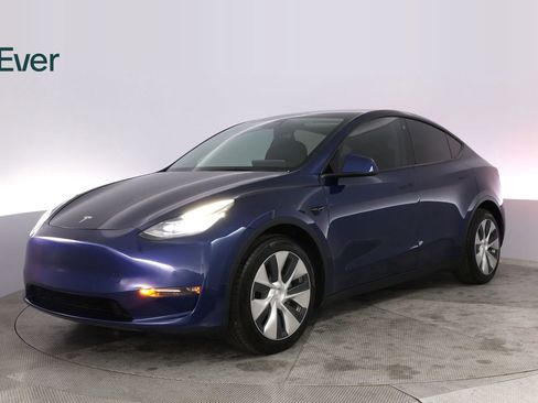 Used 2022 Tesla Model Y Long Range image 2