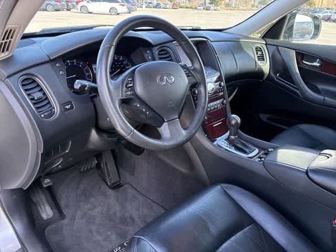 Used 2017 INFINITI QX50 2WD w/ Deluxe Touring Package image 2